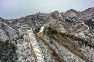 Pesawat listrik terbang perdana di dekat Tembok Besar Beijing