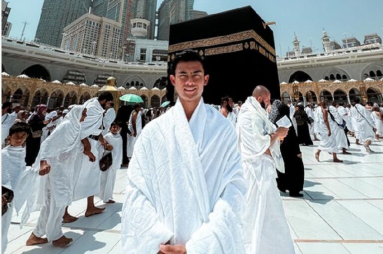 Pratama Arhan Menangis Depan Kabah saat Ibadah Umrah