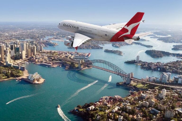 Qantas Putar Film Dewasa Selama Penerbangan, Lalu Minta Maaf