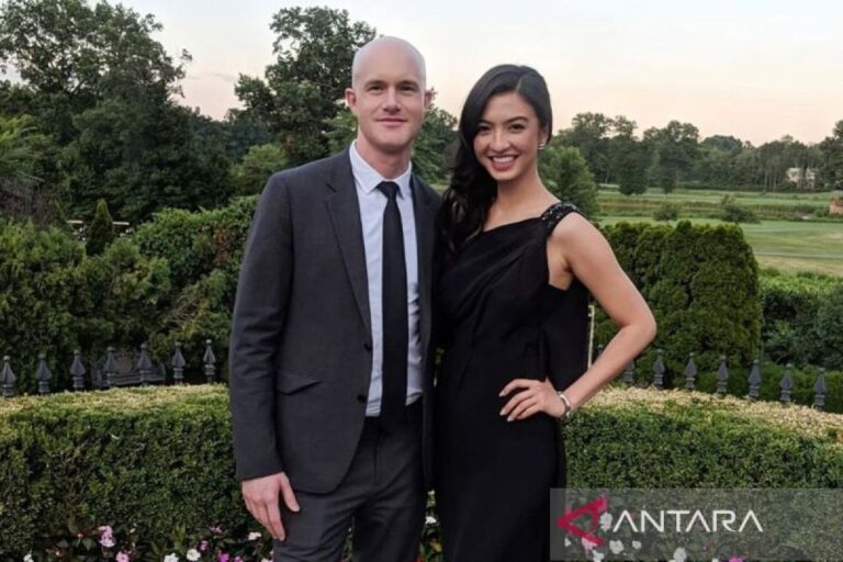 Raline Shah tepis isu pernikahannya dengan Brian Armstrong