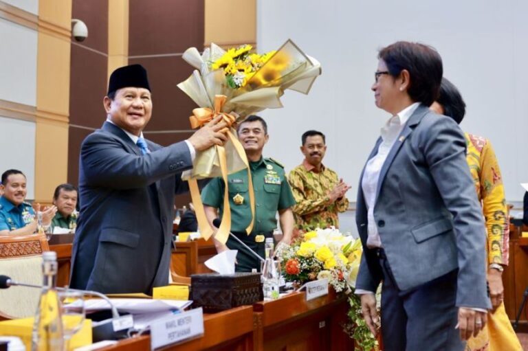 Rapat Pemungkas dengan DPR, Prabowo Pamit dari Jabatan Menhan