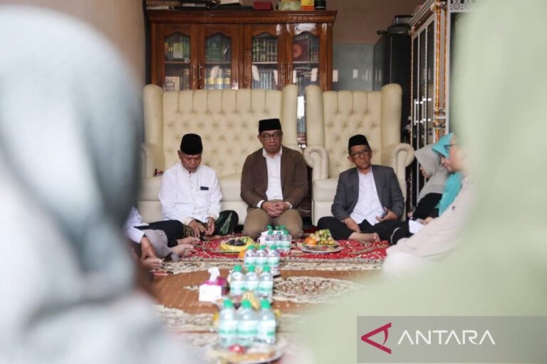 Ridwan Kamil janji perjuangkan program haji dan umrah bagi marbot