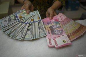 Rupiah melemah karena meningkatnya kekhawatiran prospek ekonomi dunia