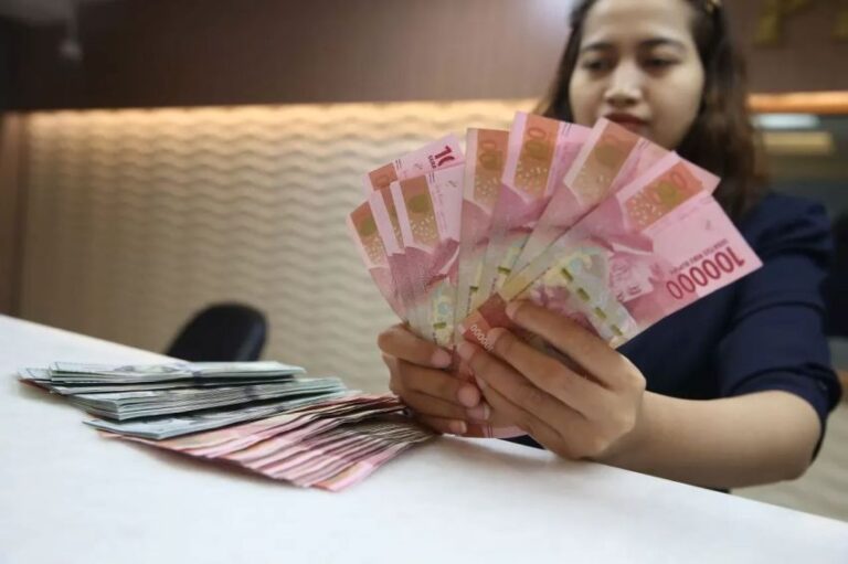 Rupiah Menguat 0,01 persen ke level Rp15.455