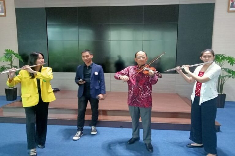 Sambut Indonesia Emas, President University Student Orchestra (PUSO) Kolaborasi dengan OSUI Mahawaditra