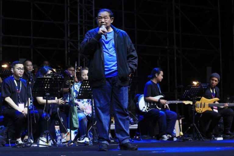 SBY Ajak Penonton Pestapora 2024 Nyanyi Lagu Pelangi di Matamu