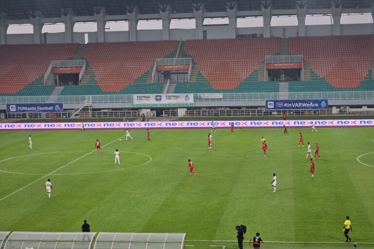 Semen Padang bermain imbang tanpa gol dengan Persis Solo