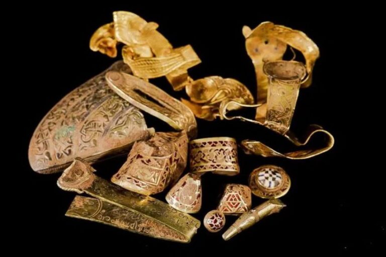 Staffordshire Hoard, Koleksi Emas Terbesar yang Pernah Ditemukan