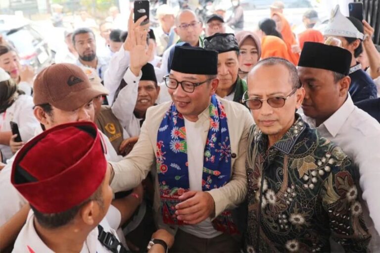 Survei Poltracking: Pendukung Anies Cenderung Pilih Ridwan Kamil-Suswono di Pilkada Jakarta