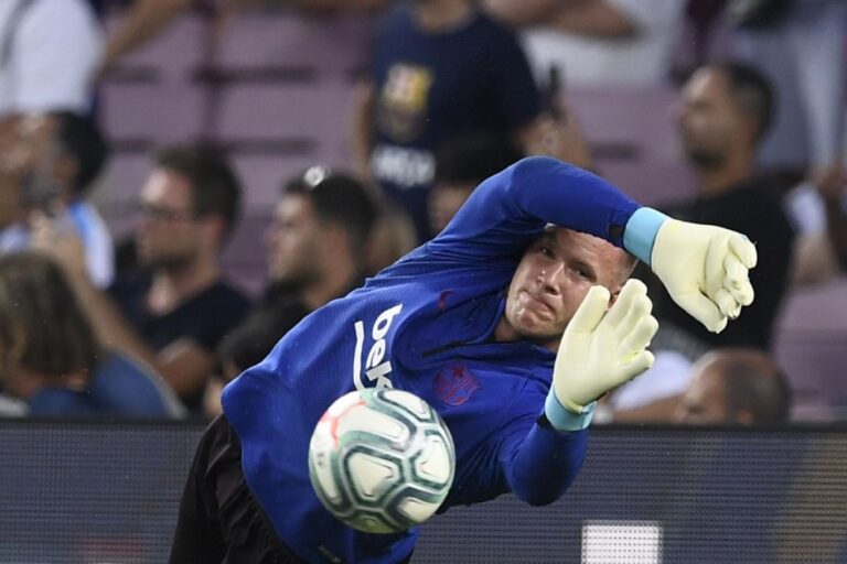 Ter Stegen cedera lutut dan harus operasi