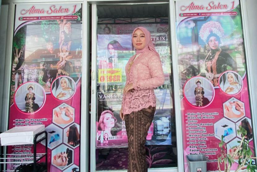 Titik Balik Nita, Single Parent yang Sukses Mendirikan Dua Salon Lewat Kursus Kecantikan