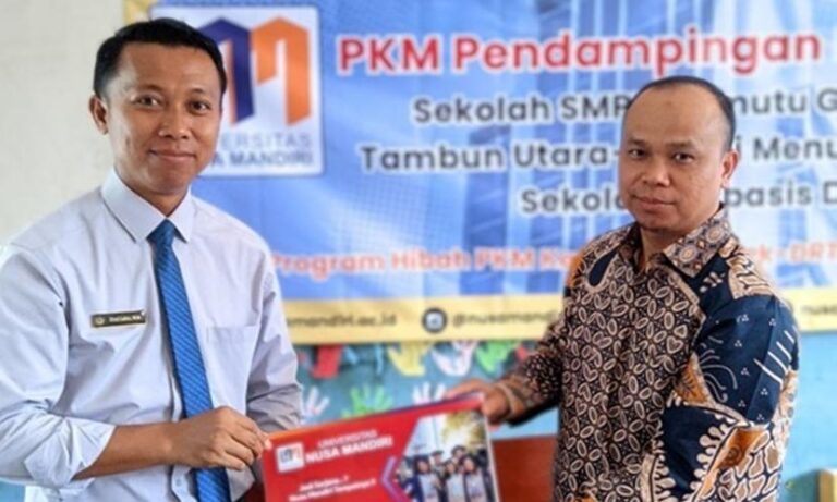 UNM Hibahkan Aplikasi Digital Manajemen Sekolah pada SMPIT Ajimutu Global Insani Tambun