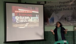 Vokasi UI Gelar Edukasi Pengelolaan Limbah di Kampung Batik Cibuluh Bogor