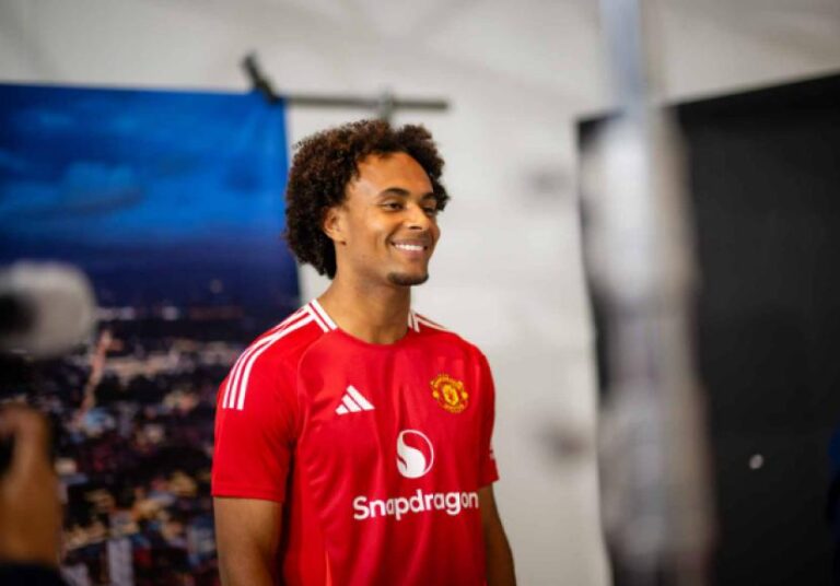 Zirkzee Pakai Nomor Punggung Legendaris di Manchester United